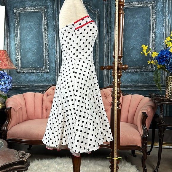 Small flirty polkadot dress, peeking petticoat fun! - Picture 2 of 13